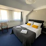 1711 Hotel 3*