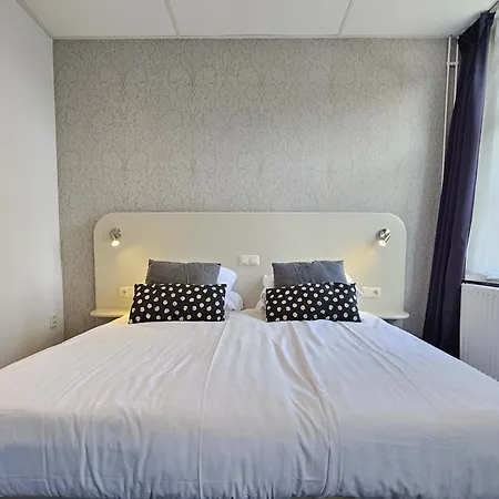 1711 Hotel