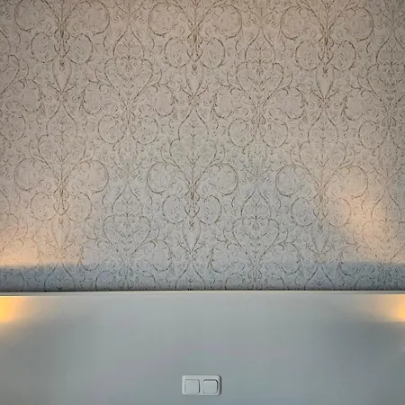 1711 Hotel