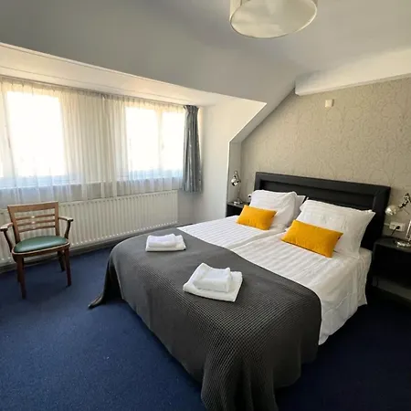 1711 Hotel 3*