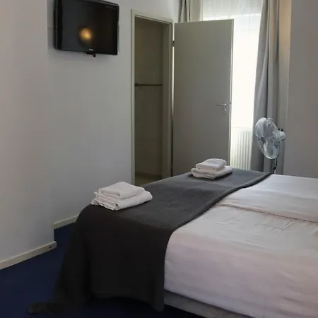 1711 Hotel 3*